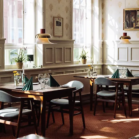 Lidenlund 3*